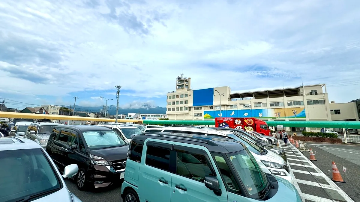 류츠항 터미널 주변 주차장